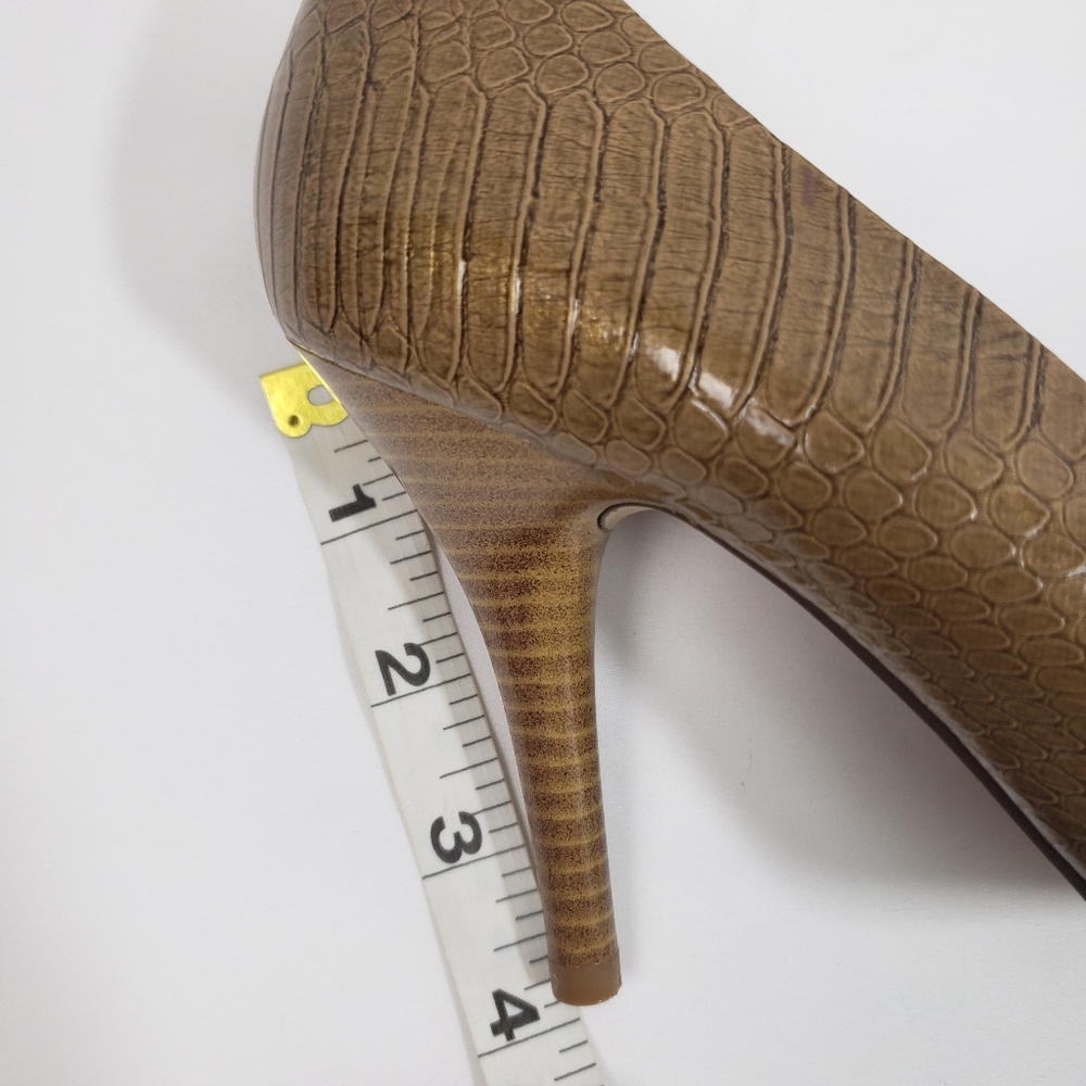 NEW Exchange by Charles David Embossed Tan Pumps - Picture 12 of 14